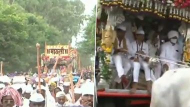Ashadhi Wari 2022: Satara Administration Bids Farewell to Sant Shri Dnyaneshwar Mauli's Palkhi, Watch Beautiful Video